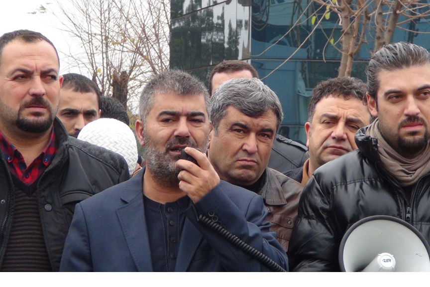 TÜPRAŞ işçileri ‘işe geç gitme’ eylemi yaptı TÜPRAŞ işçileri ‘işe geç gitme’ eylemi yaptı